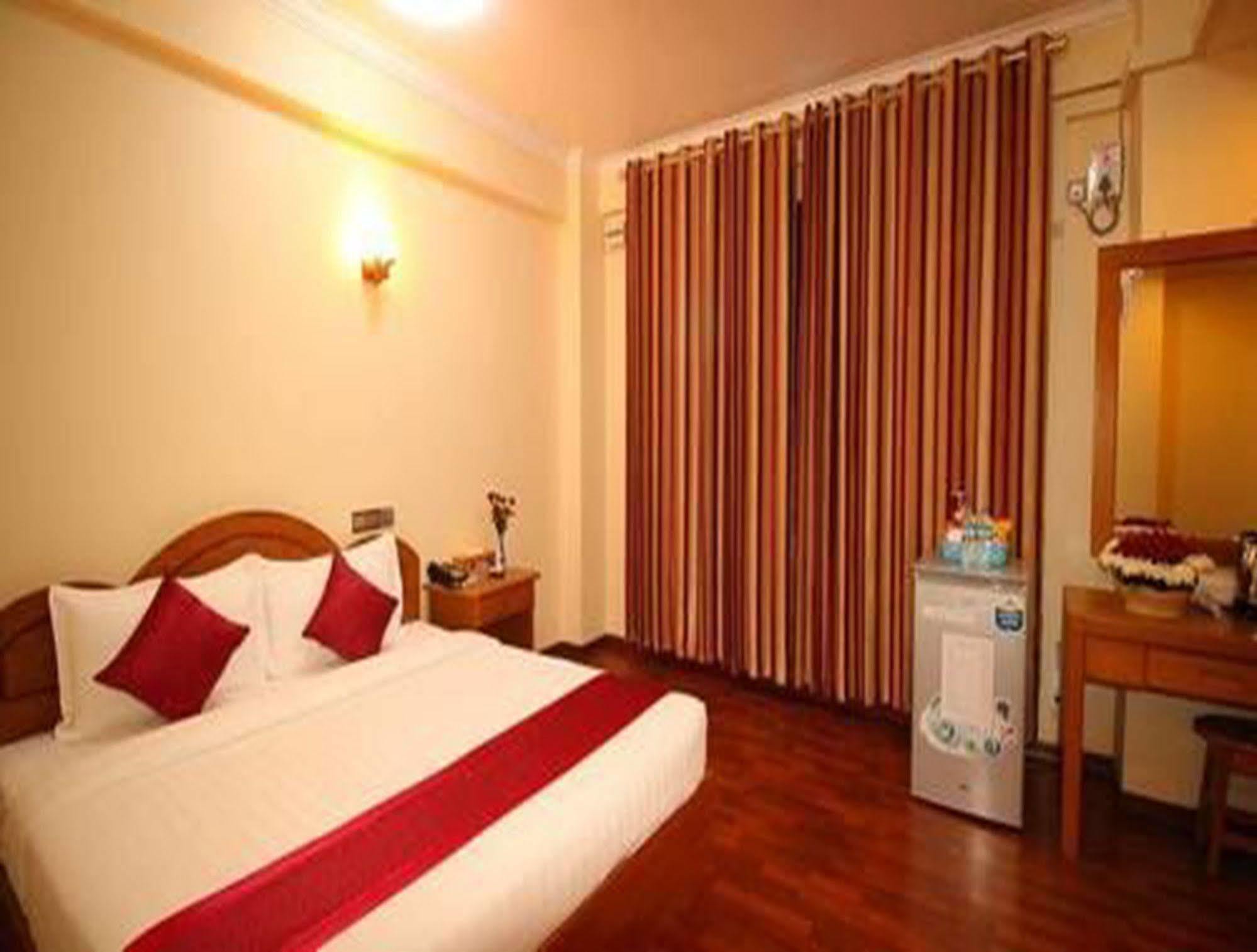 מנדלאי Hotel United מראה חיצוני תמונה