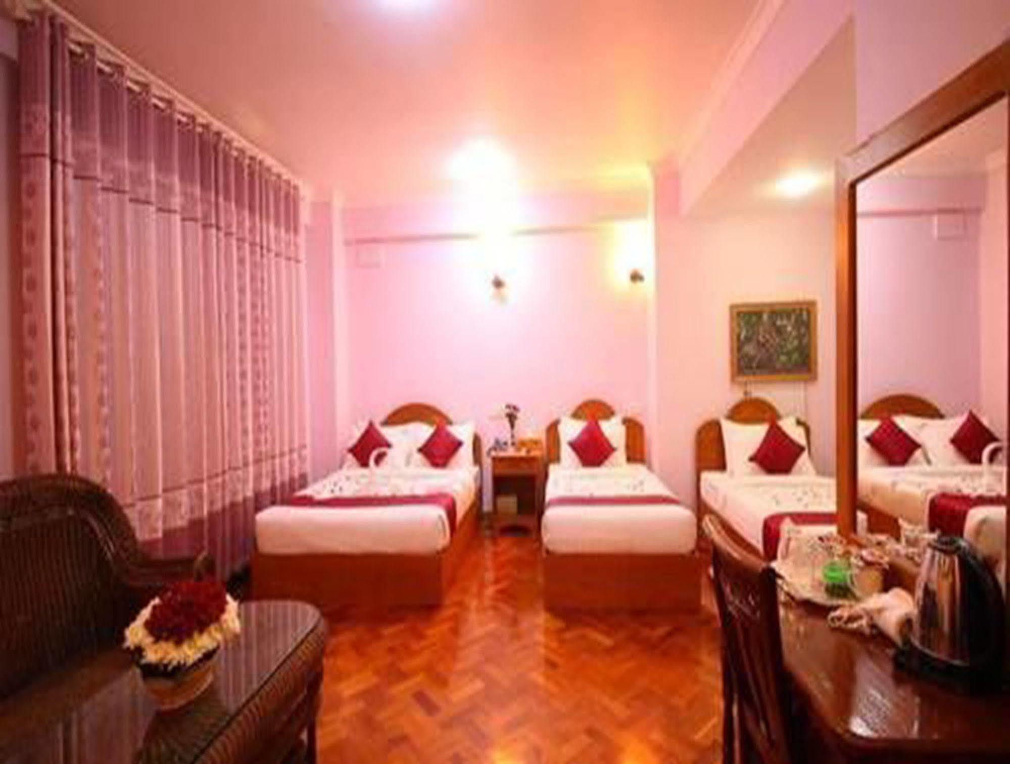מנדלאי Hotel United מראה חיצוני תמונה